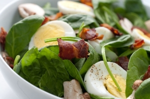 spinach-salad-with-bacon-dressing-700x465-2